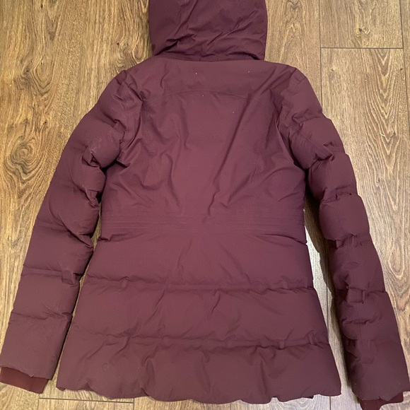 Lululemon Sleet Street. Cassis. Size 8 - Picture 3 of 4